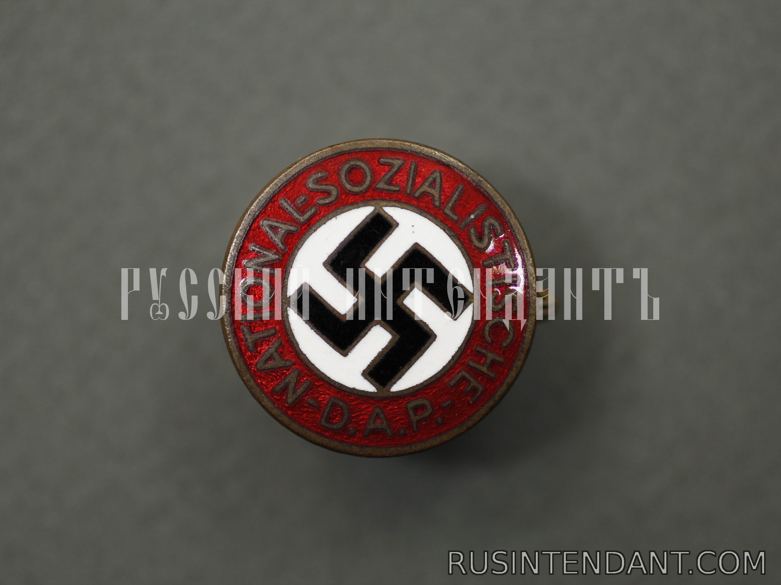 Фото 1: Членский знак NSDAP 