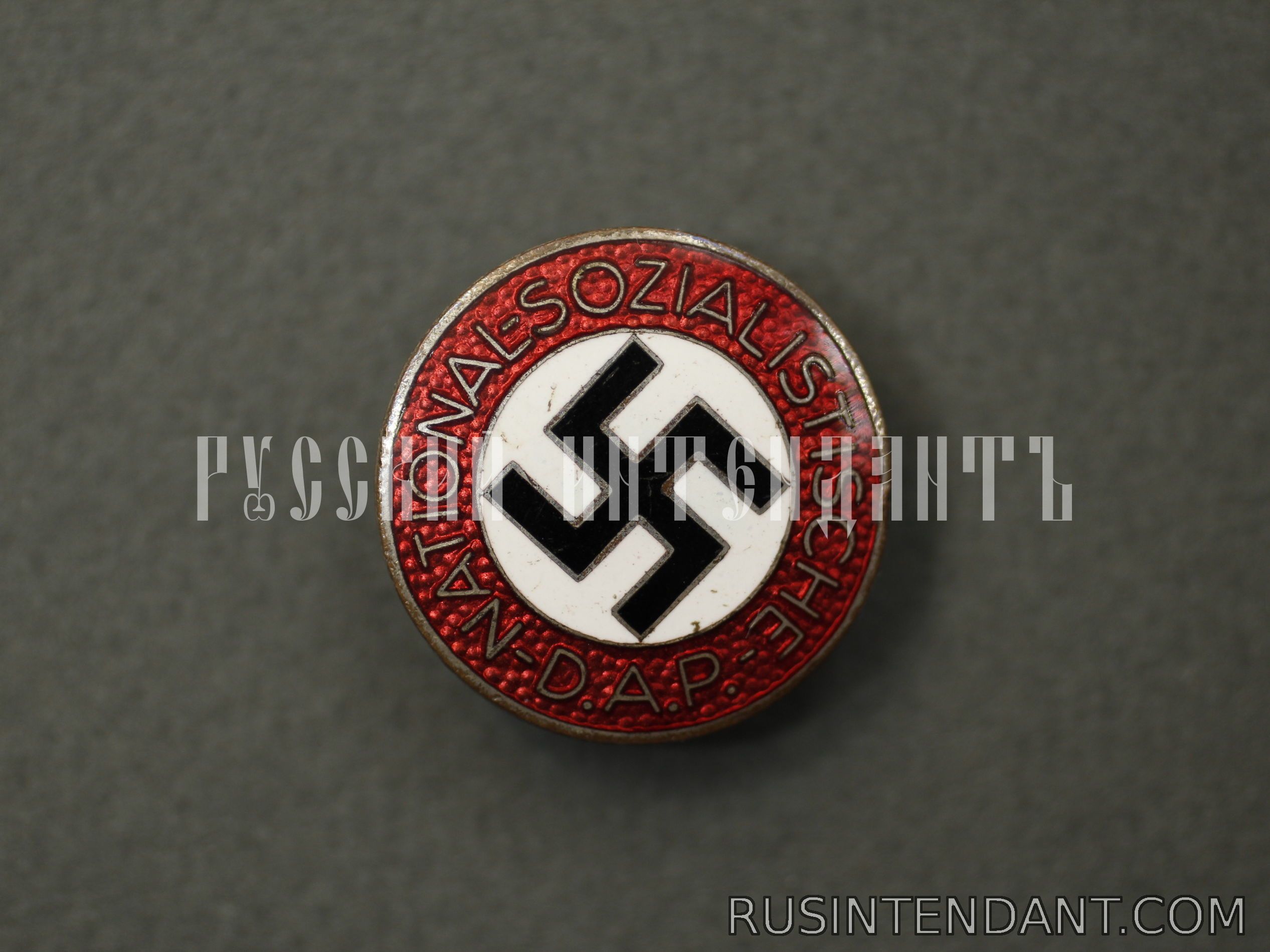 Фото 1: Членский знак NSDAP 
