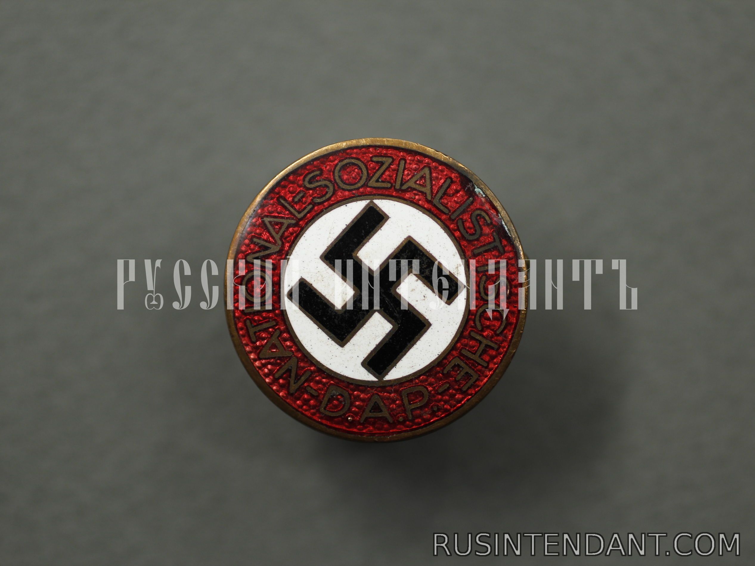 Фото 1: Членский знак NSDAP 