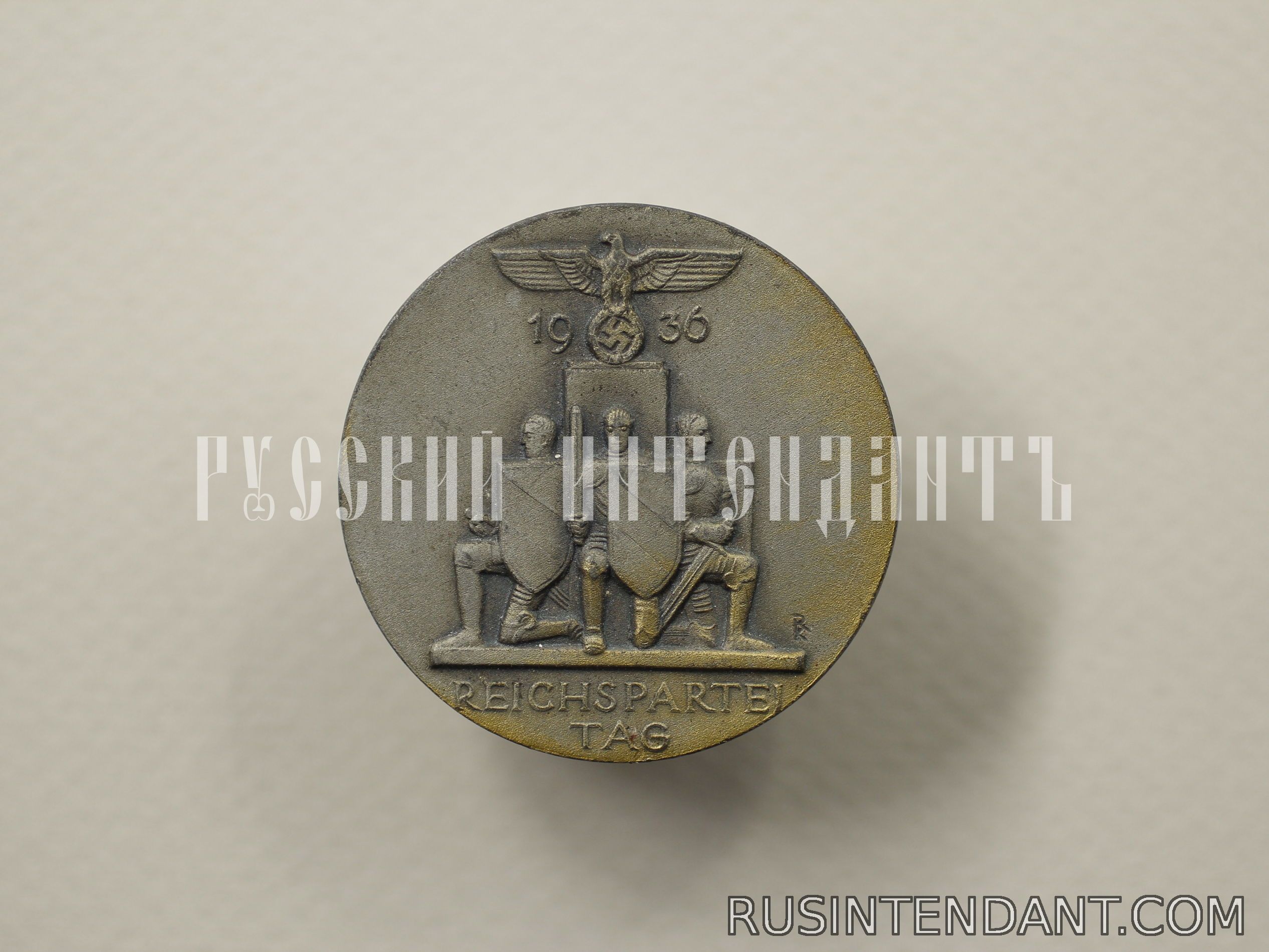 Фото 1: Знак VIII съезда NSDAP 