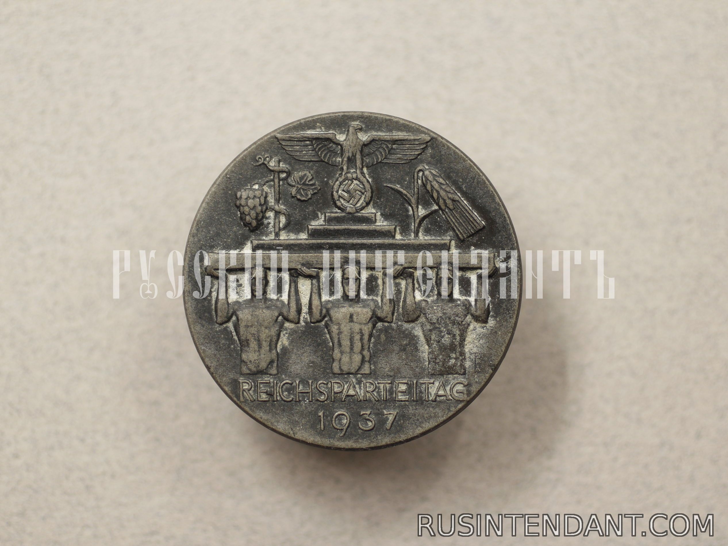 Фото 1: Знак IX съезда NSDAP 
