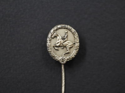Миниатюра знака "Германский всадник" в серебре