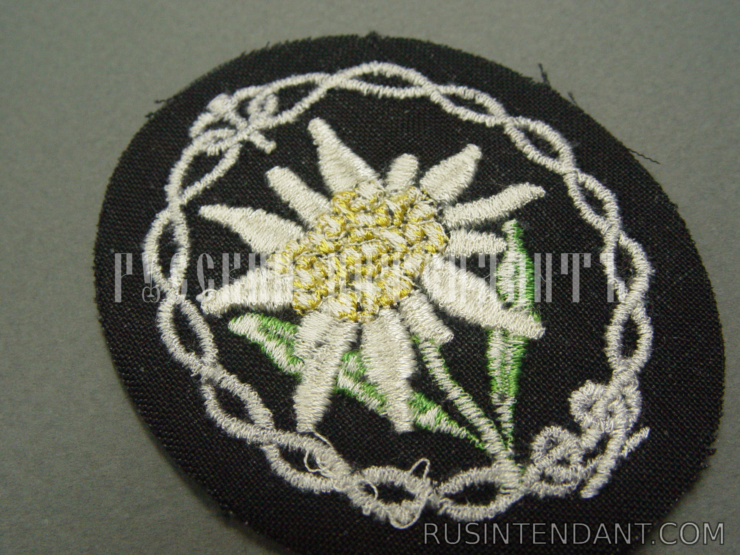 Фото 4: Нарукавный шеврон горно-стрелковых частей Вермахта 