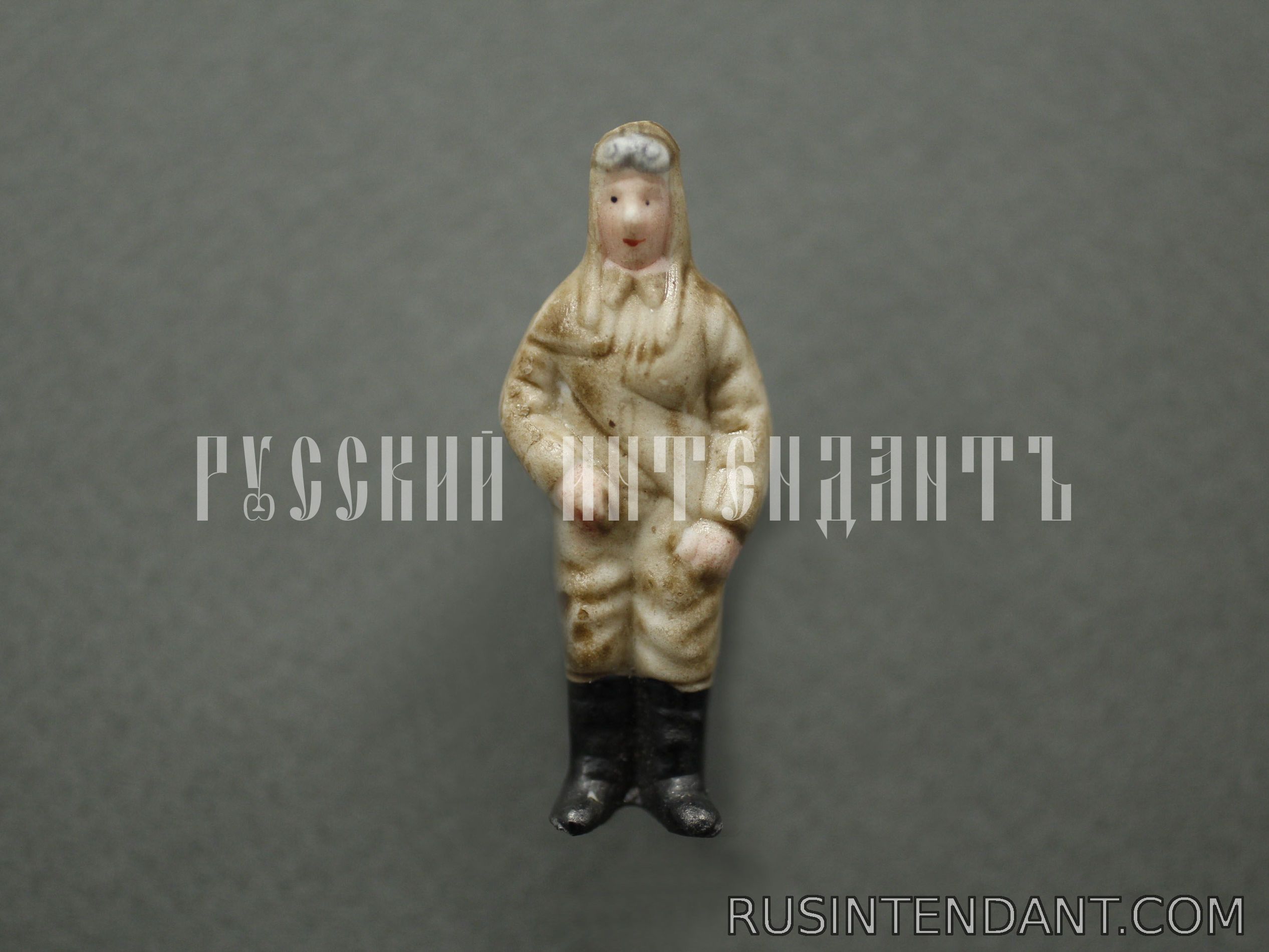 Фото 1: Знак-фигурка «Пилот» 