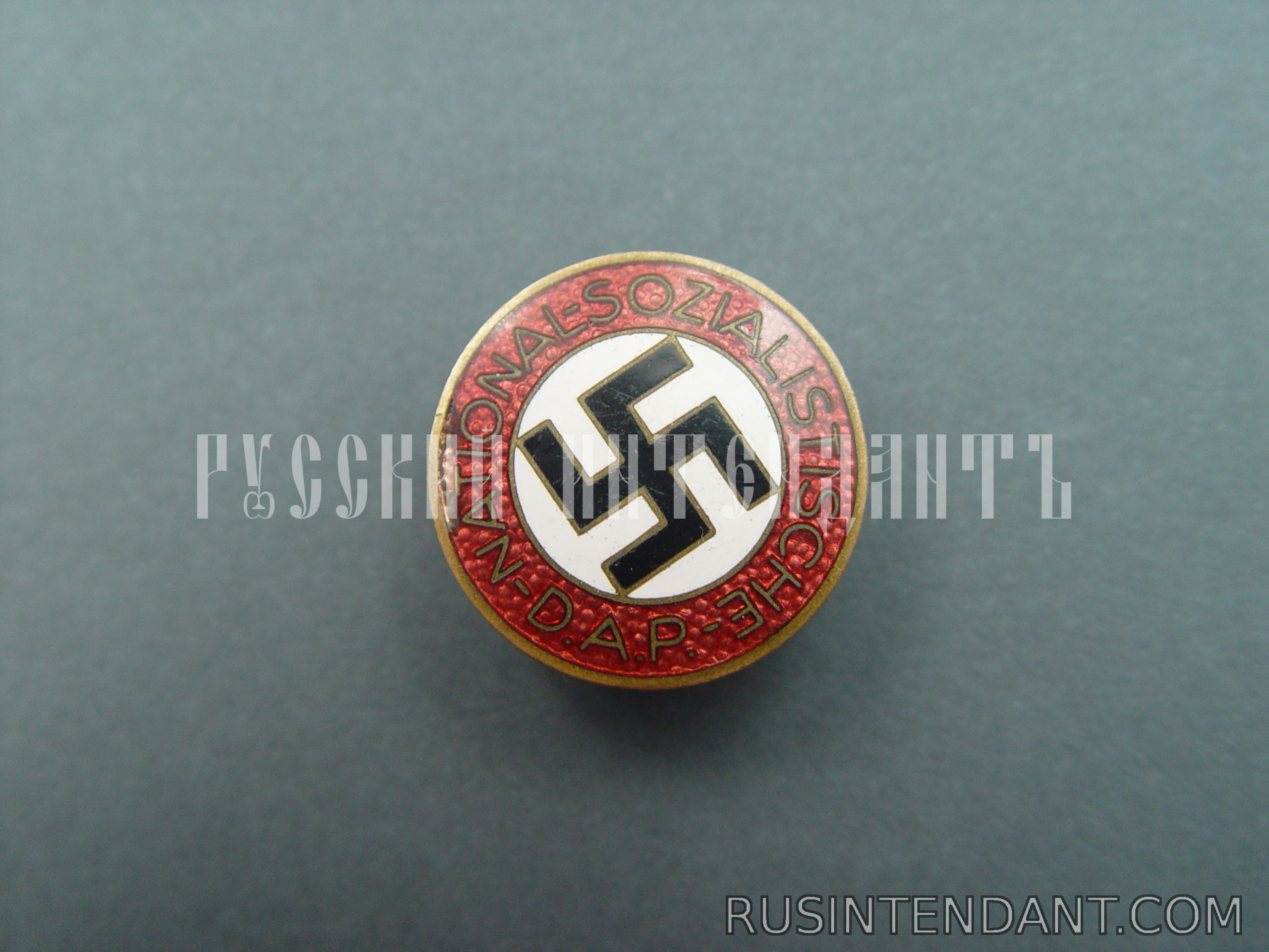 Фото 1: Членский знак NSDAP 