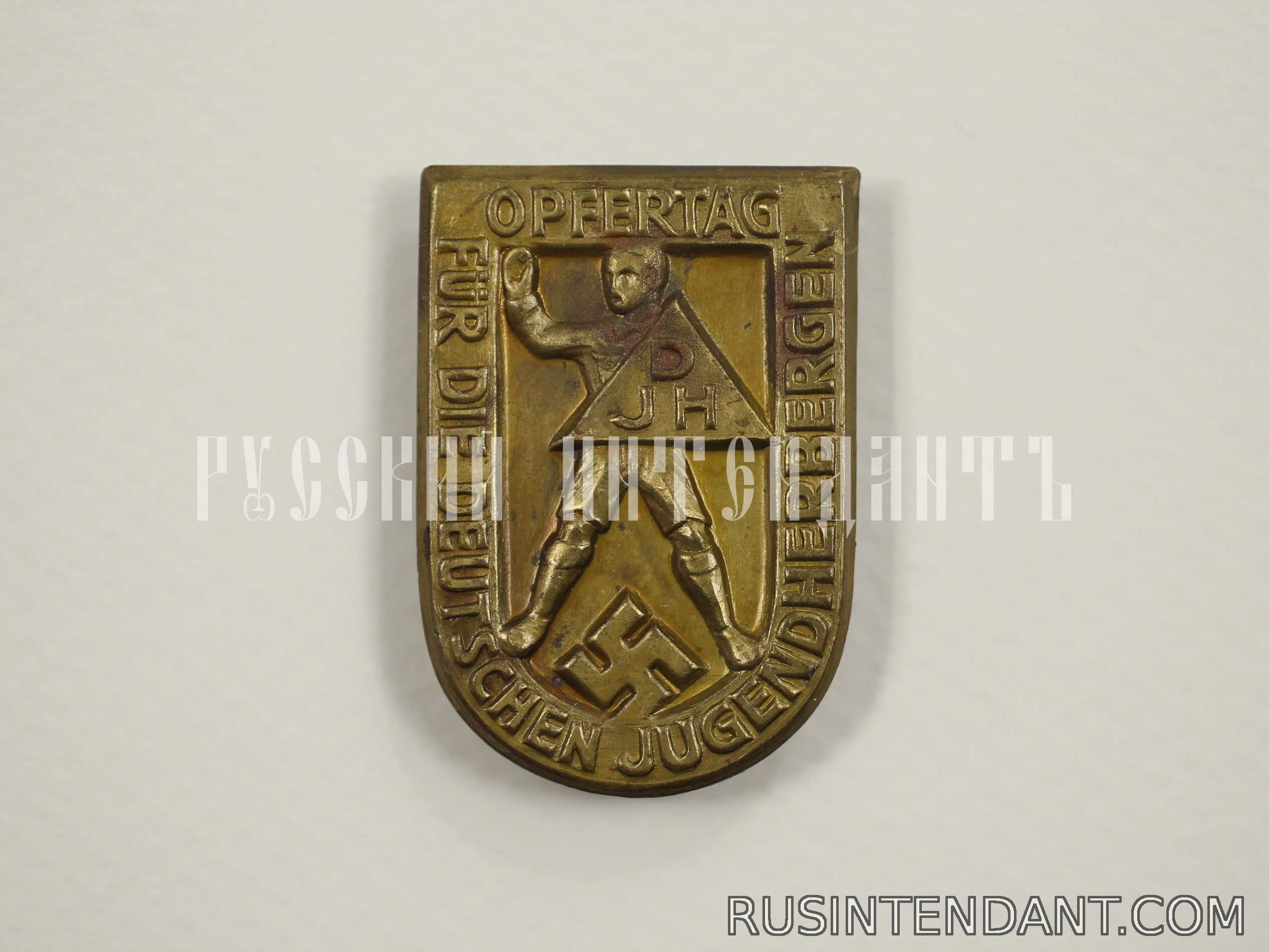 Фото 1: Знак участника акции DJH 