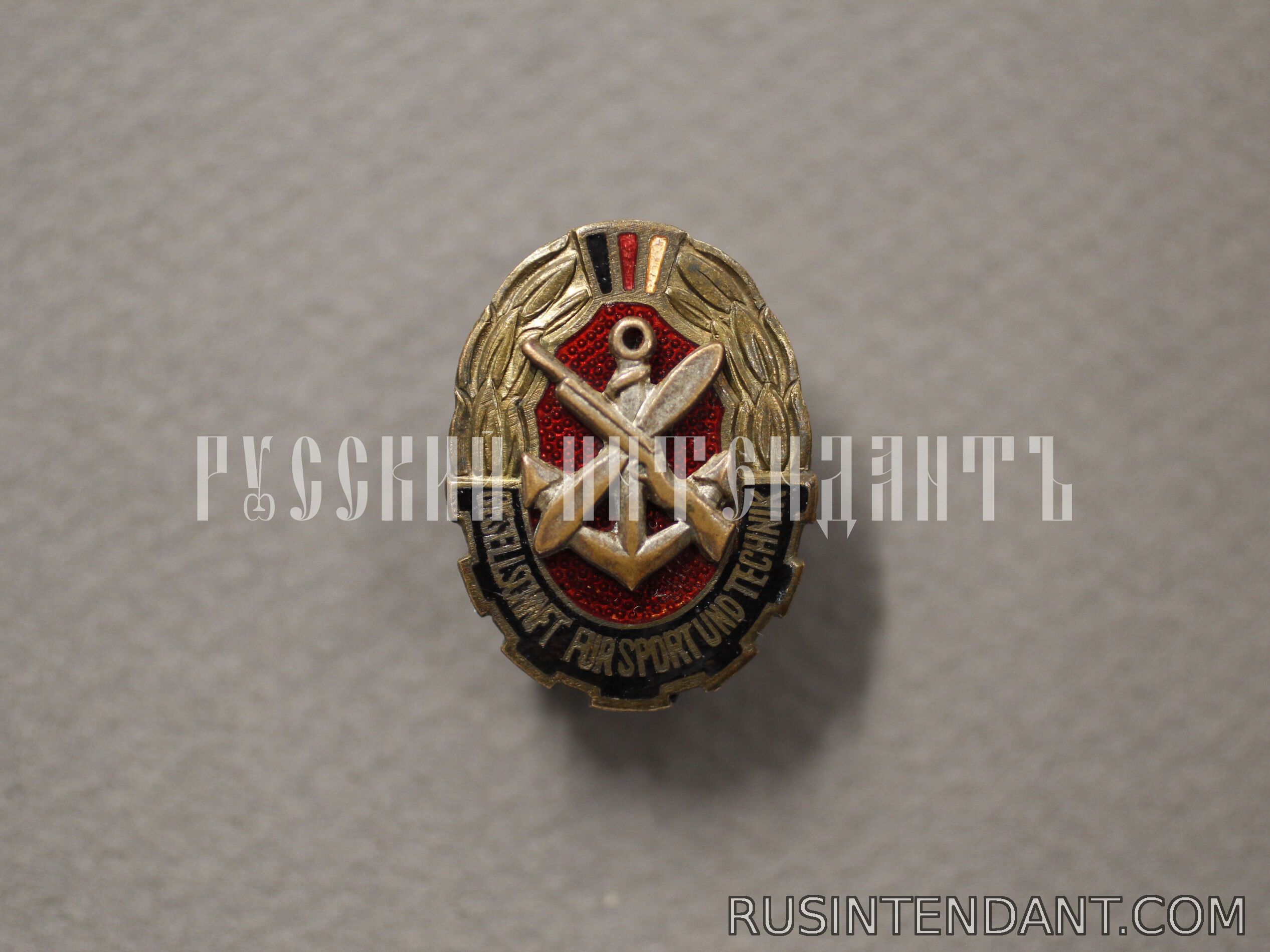 Фото 1: Знак «GST» 