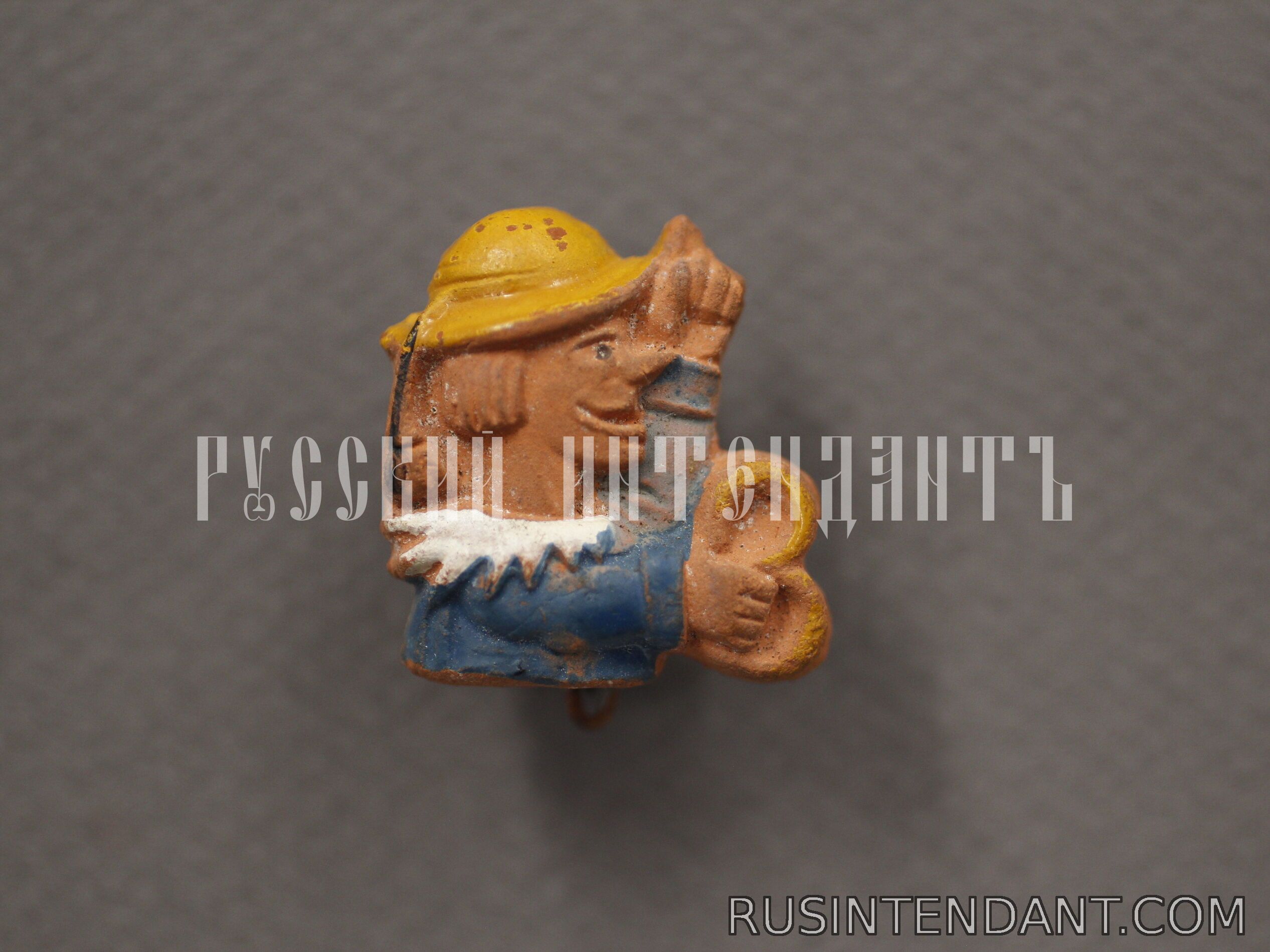 Фото 1: Знак «Каспер с кренделем» 