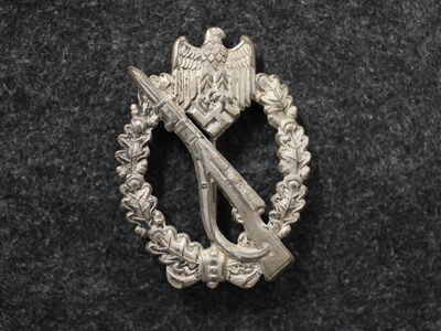 Штурмовой пехотный знак в серебре