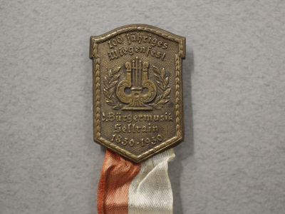 Знак юбилейного фестиваля народной музыки в Зельцрайн