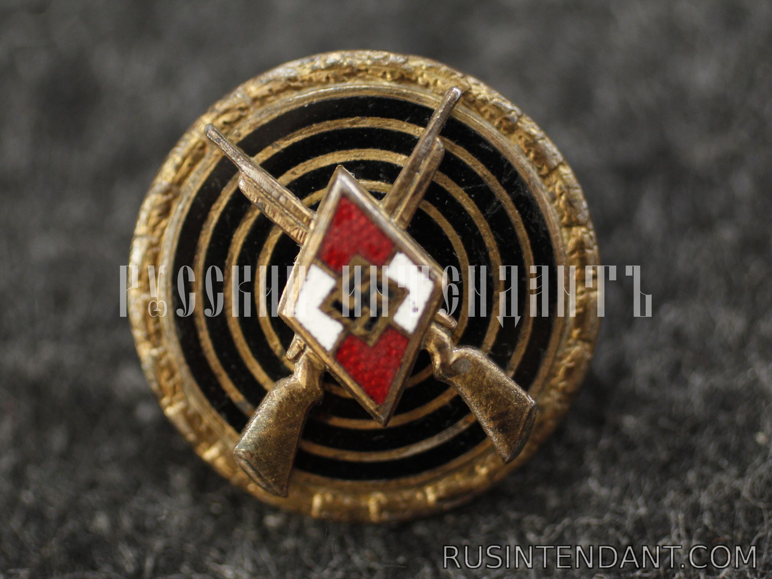 Фото 2: Знак HJ «Снайпер» в золоте 