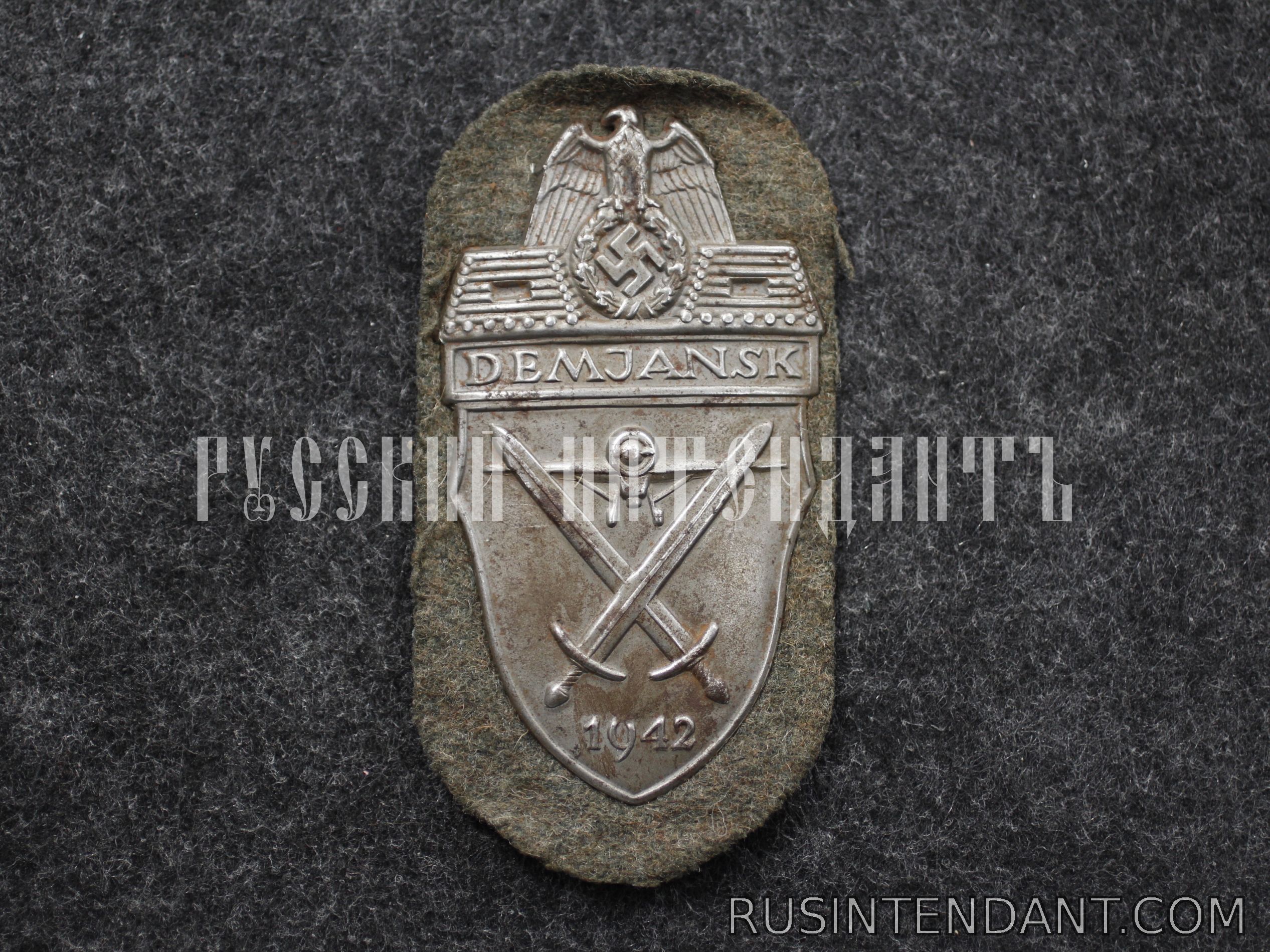 Фото 1: Нарукавный щит «Демянск» 