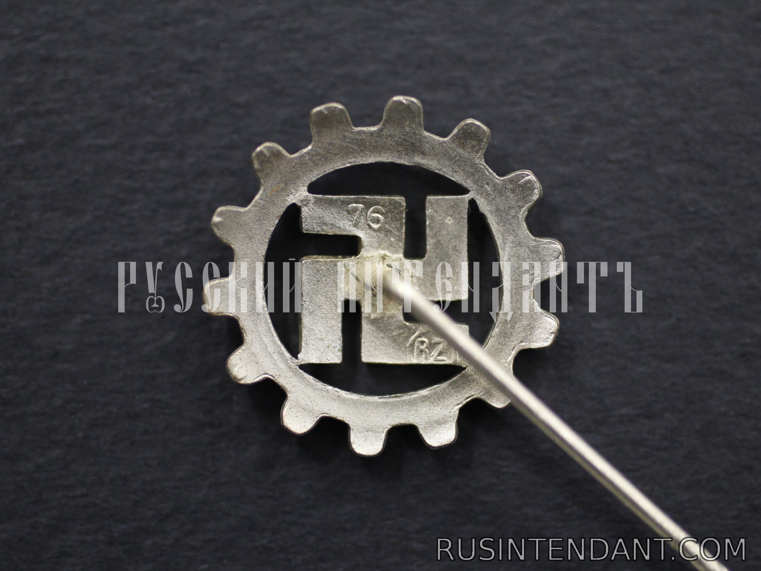 Фото 5: Членский знак DAF 