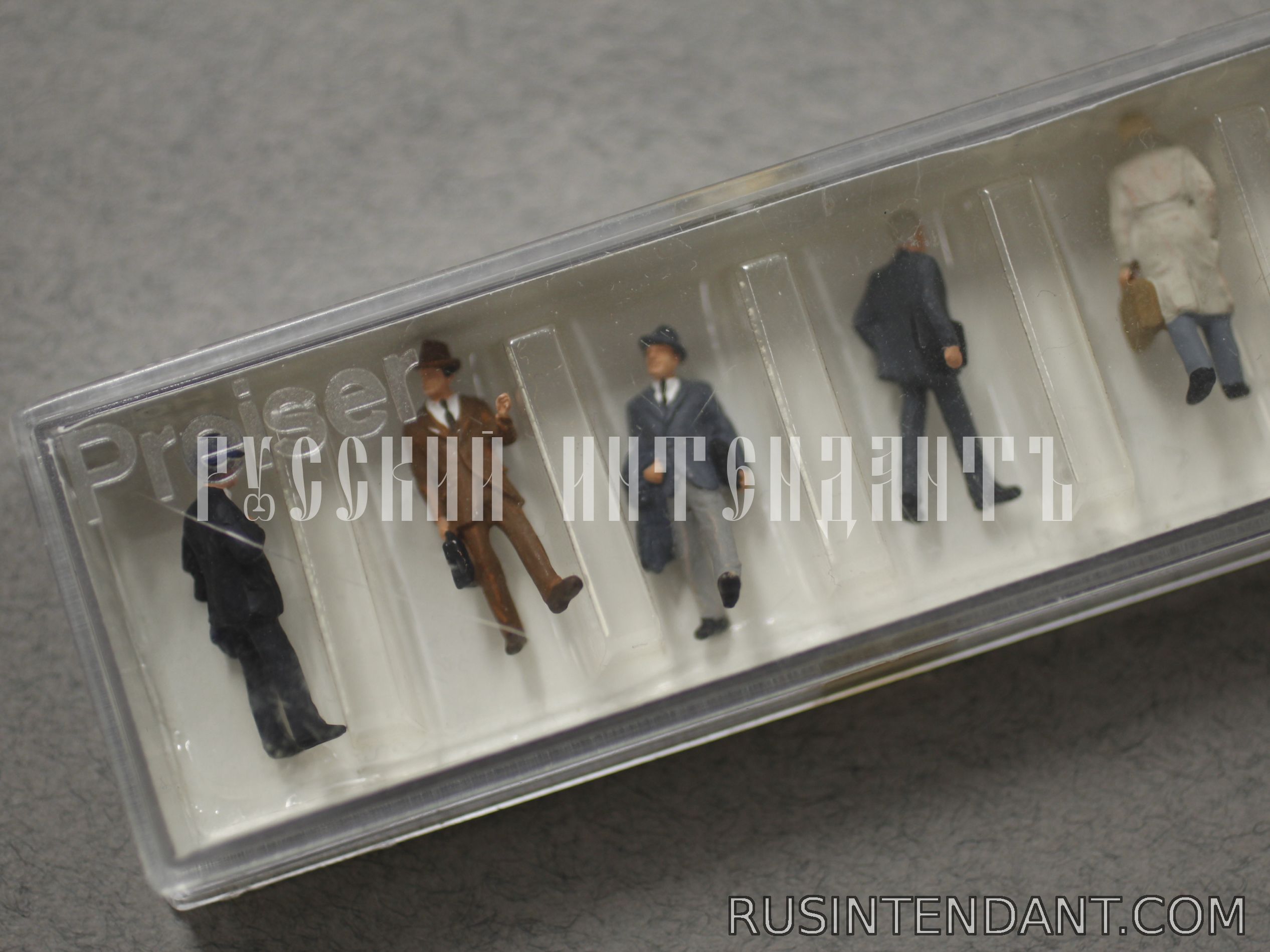 Фото 2: Набор фигурок «Бизнесмены» PREISER 