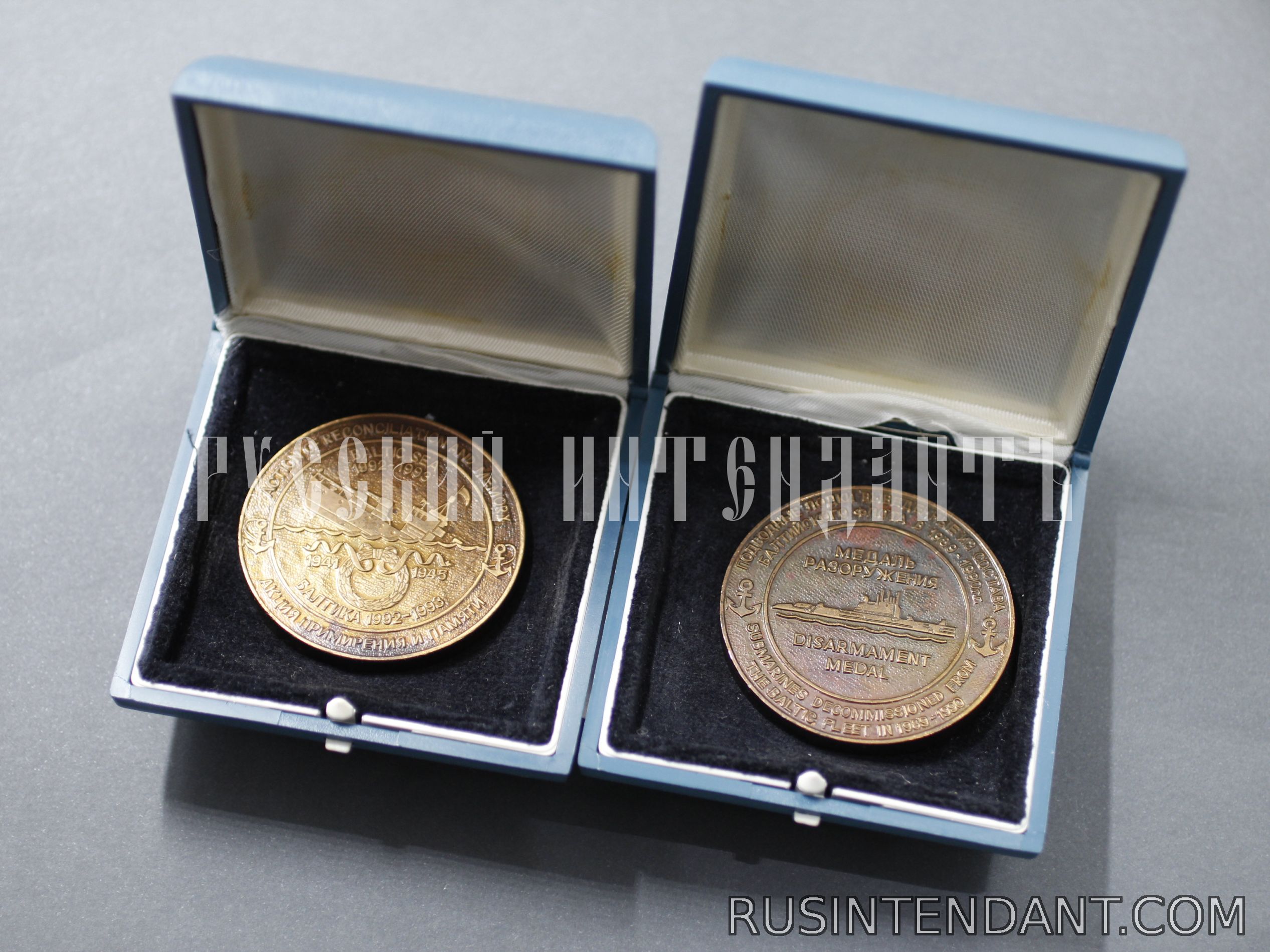 Фото 1: Комплект настольных медалей Советского комитета «Мир океанам» 