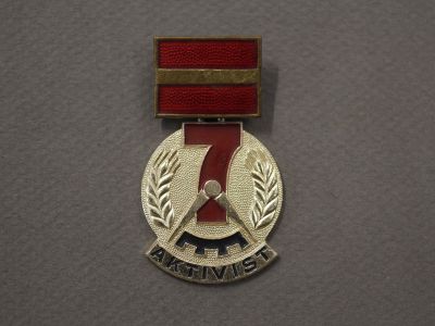 Знак «Активист семилетнего плана»