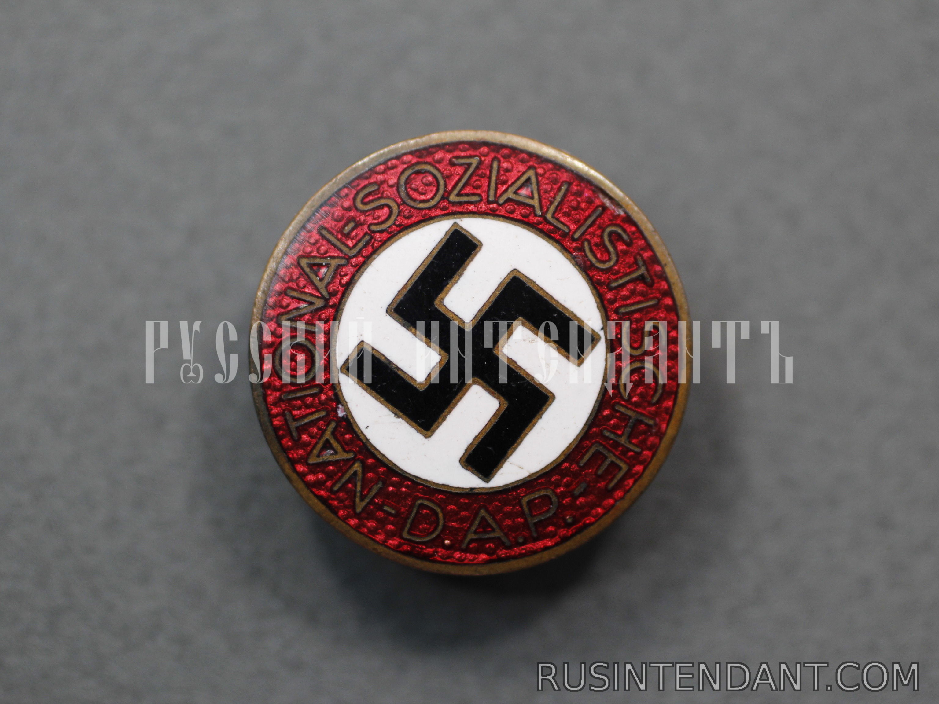 Фото 1: Членский знак NSDAP 