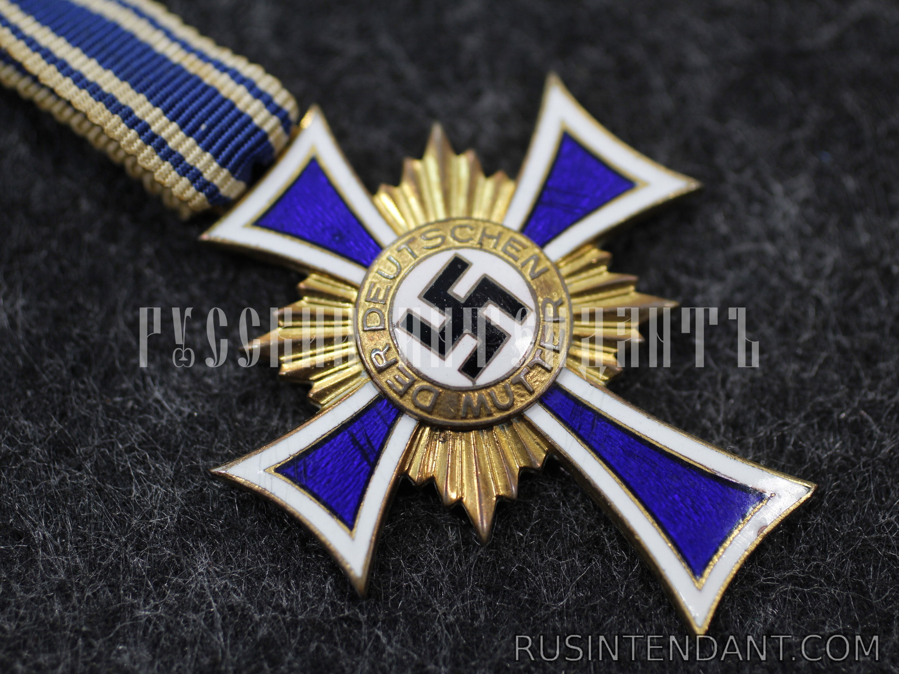 Фото 3: Почетный крест Немецкой матери "Золотой" 