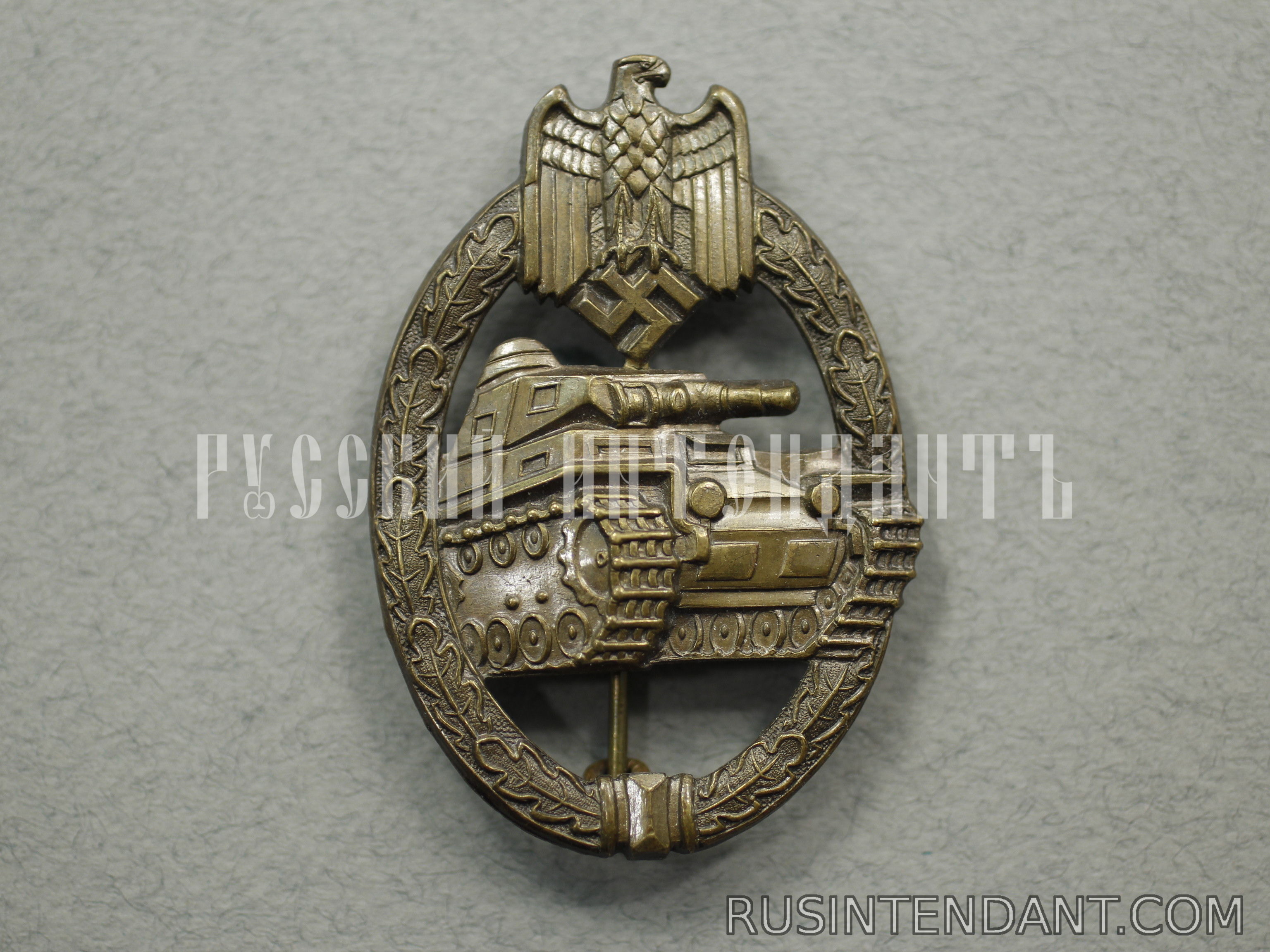 Фото 1: Боевой знак танковых войск 
